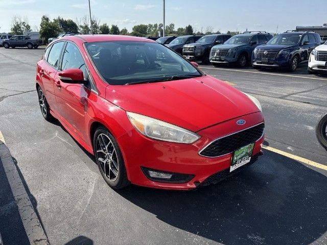 Used 2016 Race Red Ford SE image 3