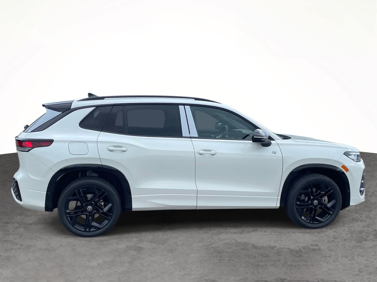 New 2026 0P0P/White Volkswagen SE R-Line Black image 6