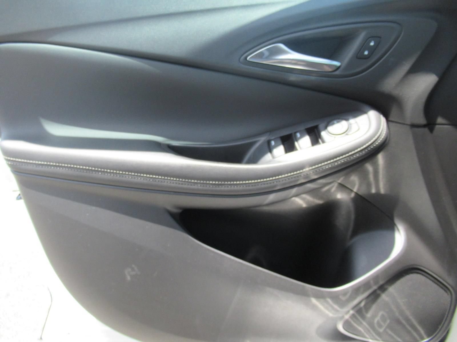 Used 2023 SUMMIT WHITE Buick Preferred image 20