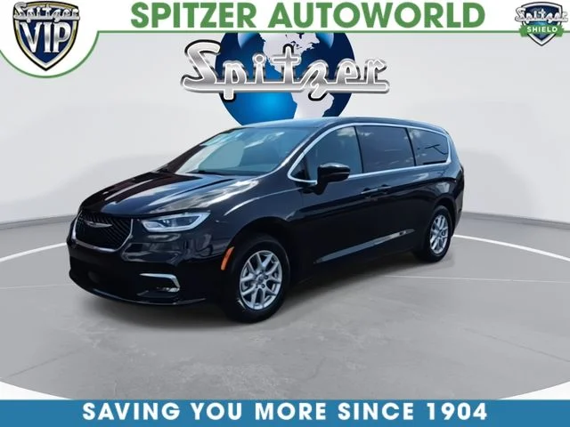 Used 2025 Black Chrysler Select image 4