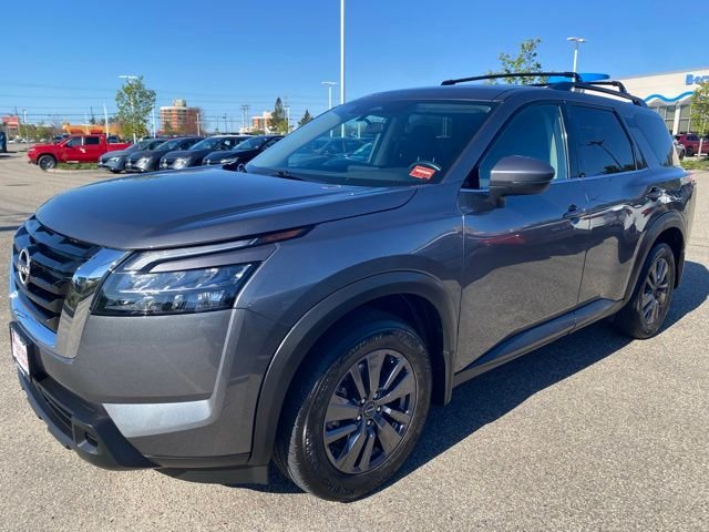 Used 2023 Gray Nissan SV image 9