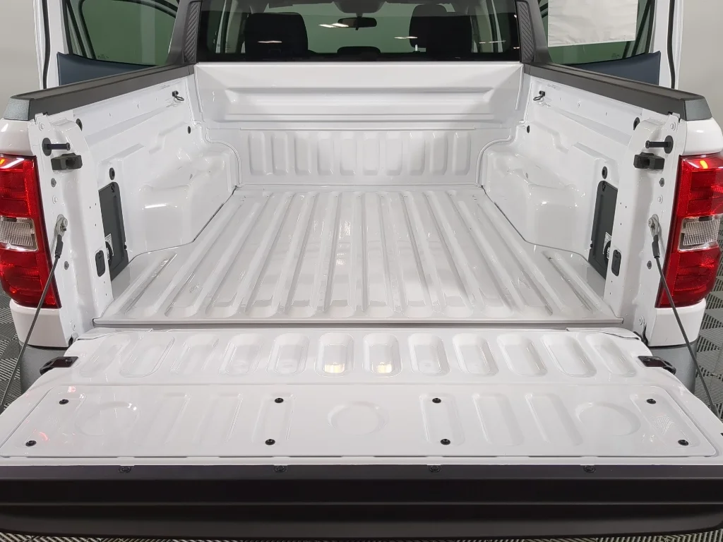 New 2026 Oxford White Ford XL image 16