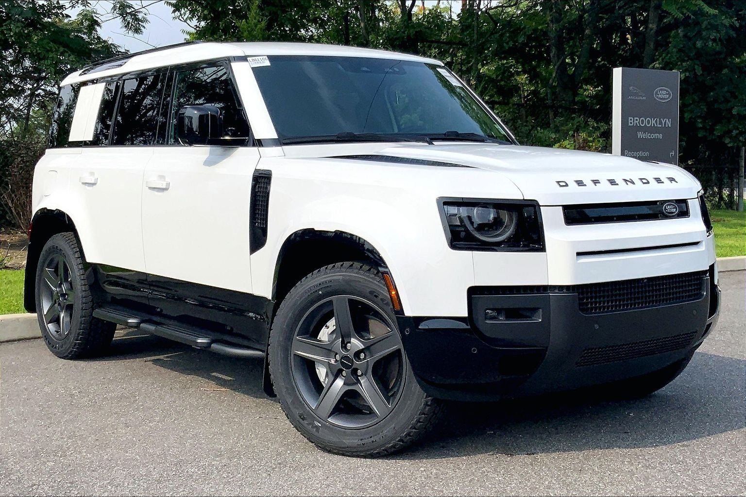 New 2026 Fuji White Land Rover X-Dynamic SE image 2