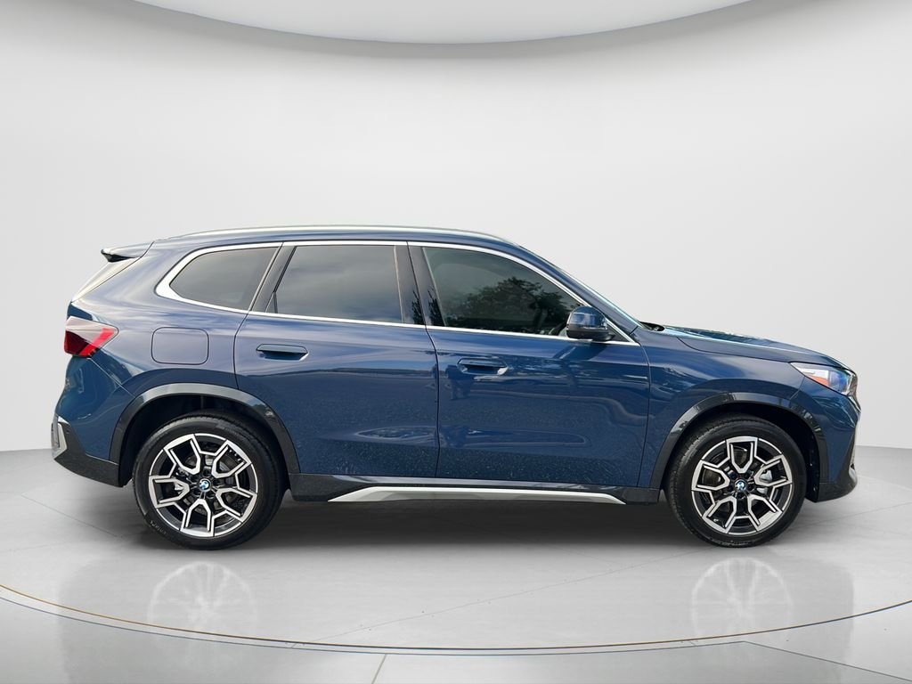 New 2027 Night Dusk Blue Metallic BMW xDrive28i image 4
