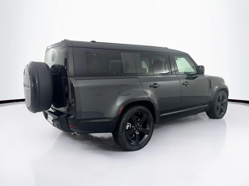New 2026 Carpathian Grey Land Rover X-Dynamic SE image 5