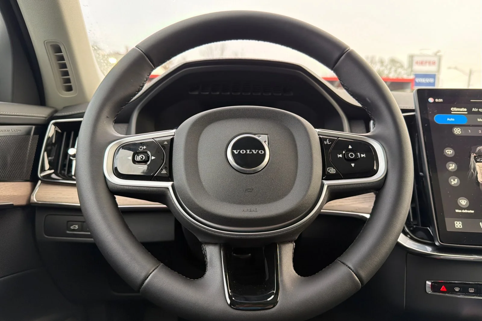 New 2026 VAPOUR GRAY Volvo Plus image 20