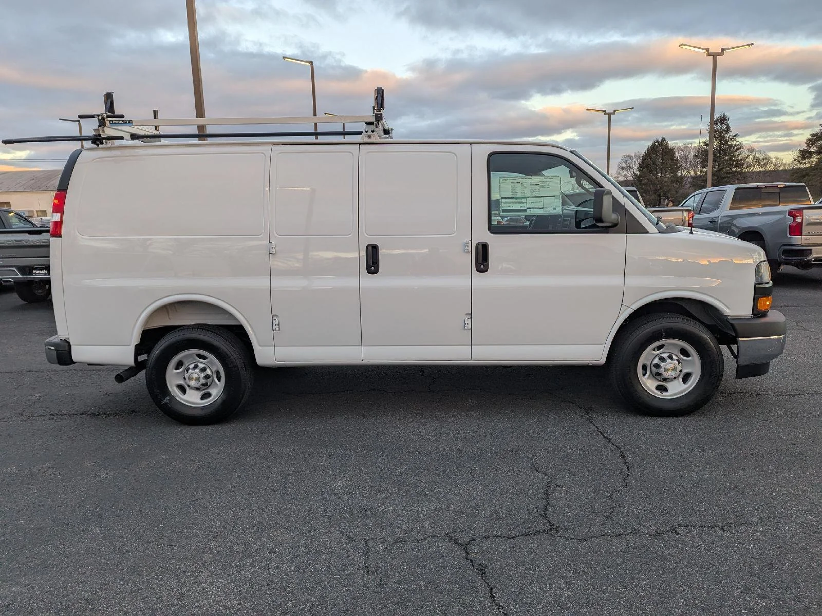 2025 Chevrolet Express Cargo Work Van - Photo 33