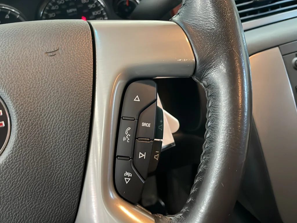 Used 2011 White GMC SLT image 17
