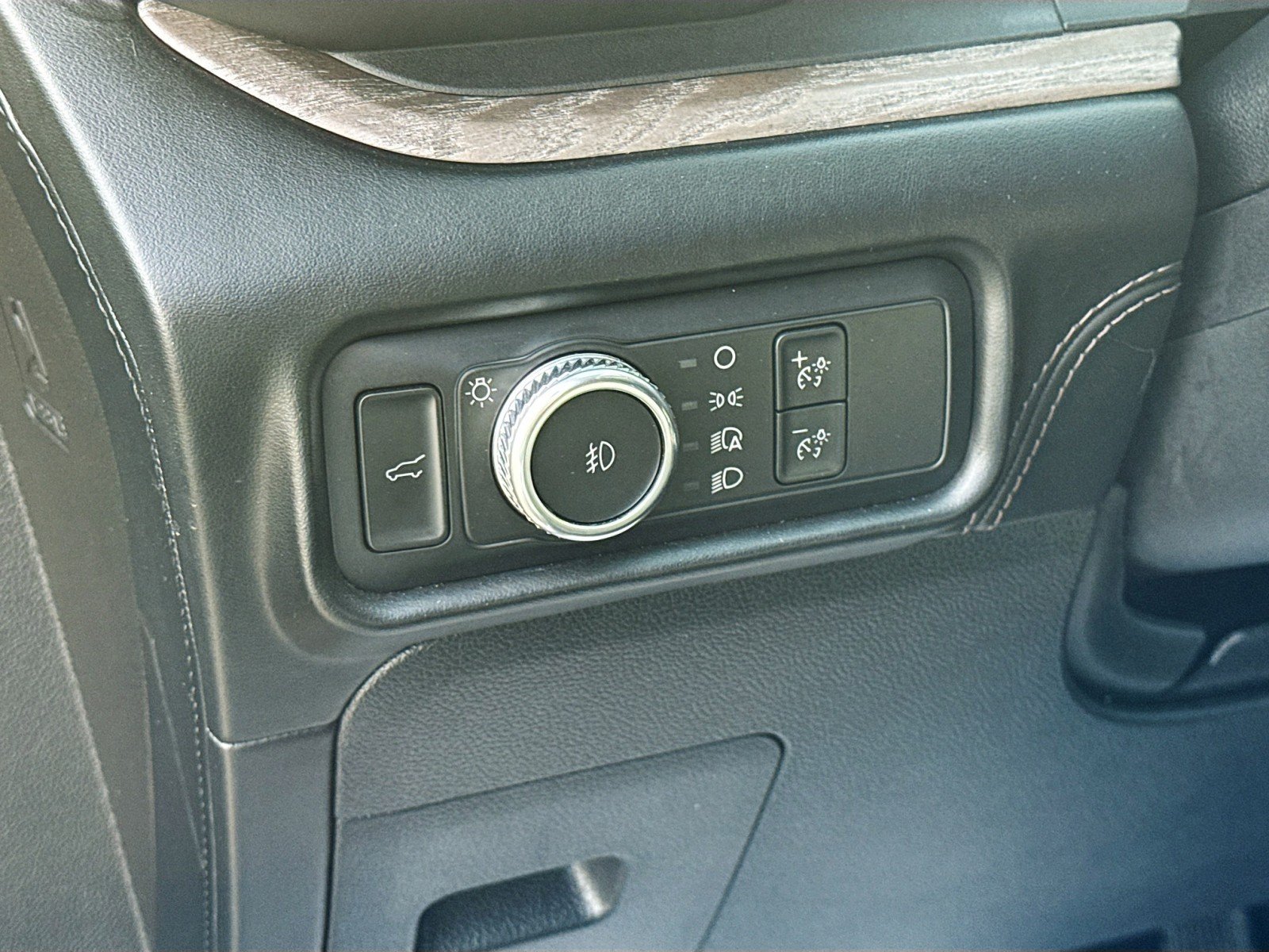 2022 Ford Explorer Platinum - Photo 10