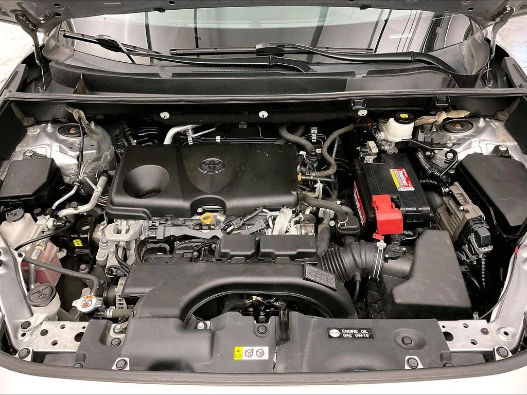 Used 2020 Silver Toyota XLE image 14