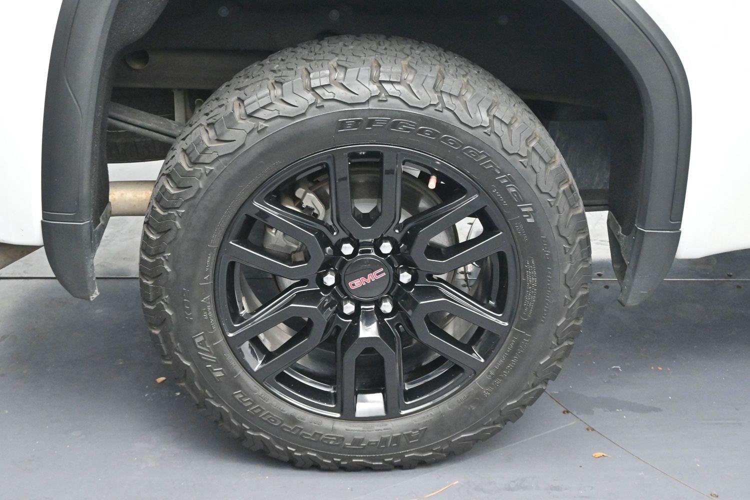 Used 2020 Summit White GMC Elevation image 32