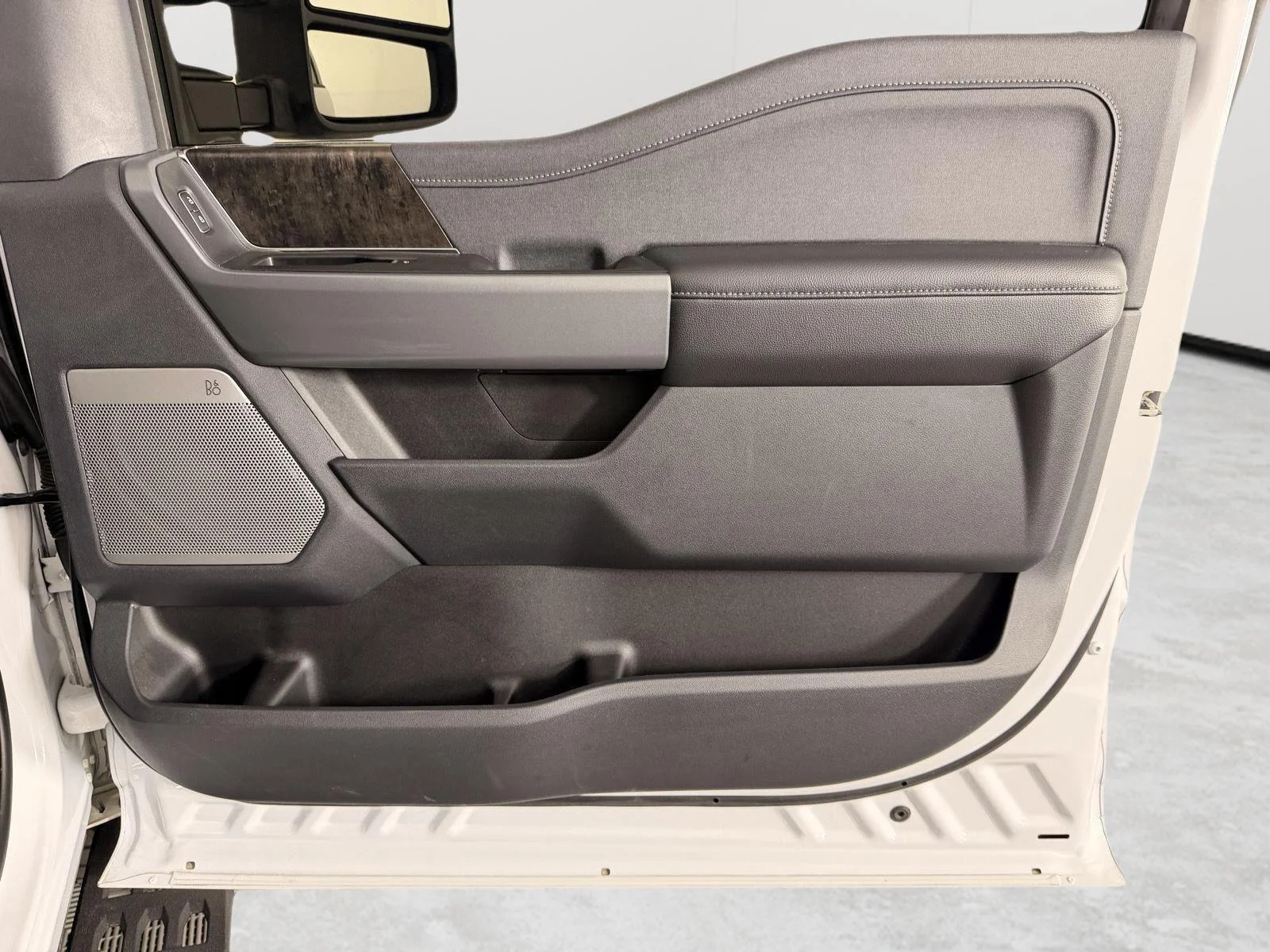 Used 2024 Oxford White Ford LARIAT image 23