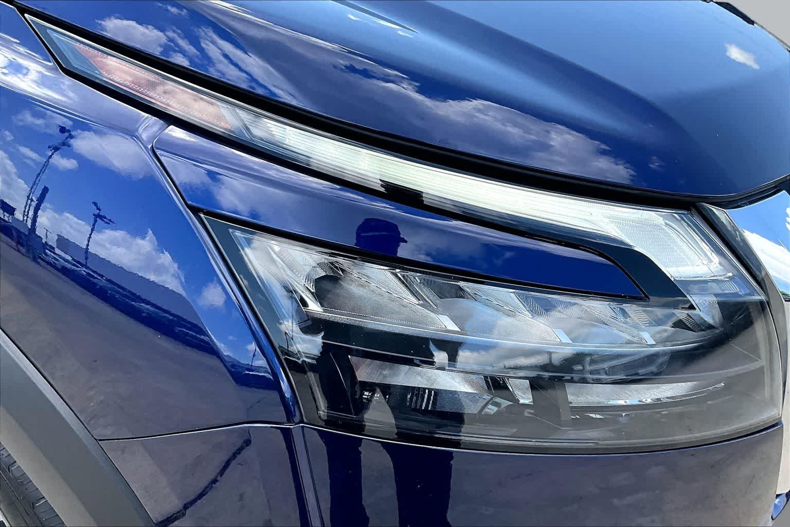 Used 2025 Deep Ocean Blue Pearl Nissan SV image 27
