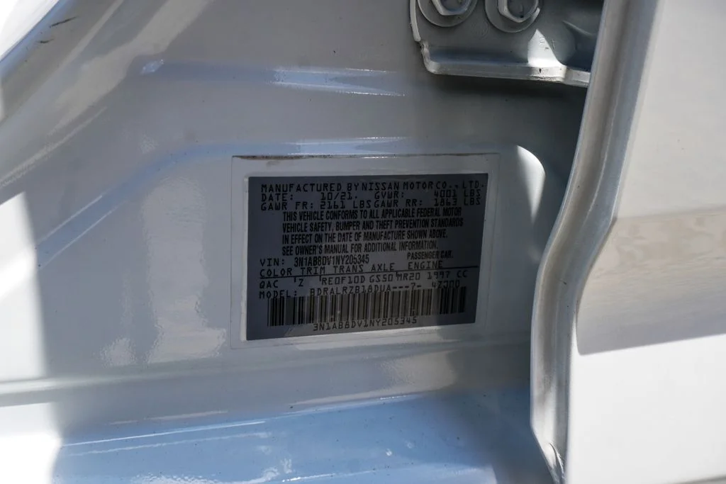 Used 2022 White Nissan SR image 36