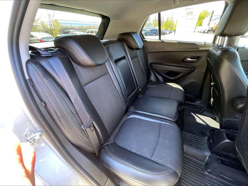 Used 2018 Silver Chevrolet LT image 19