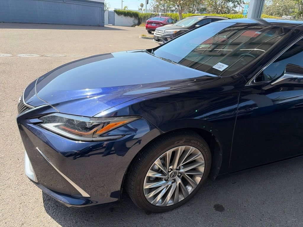 Used 2021 Blue Lexus 300h Luxury image 3