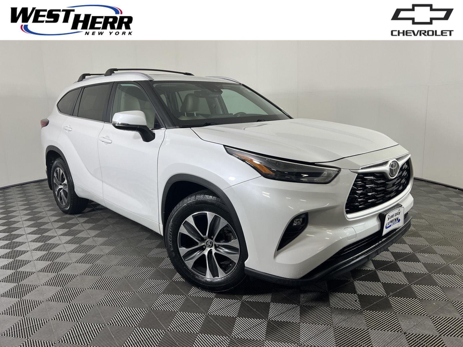 Used 2023 Wind Chill Pearl Toyota XLE image 1