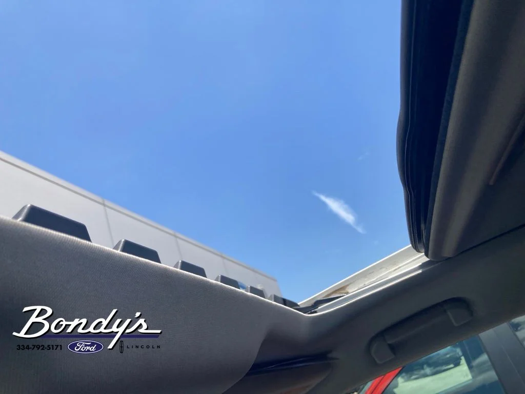 Used 2015 White INFINITI Base image 5