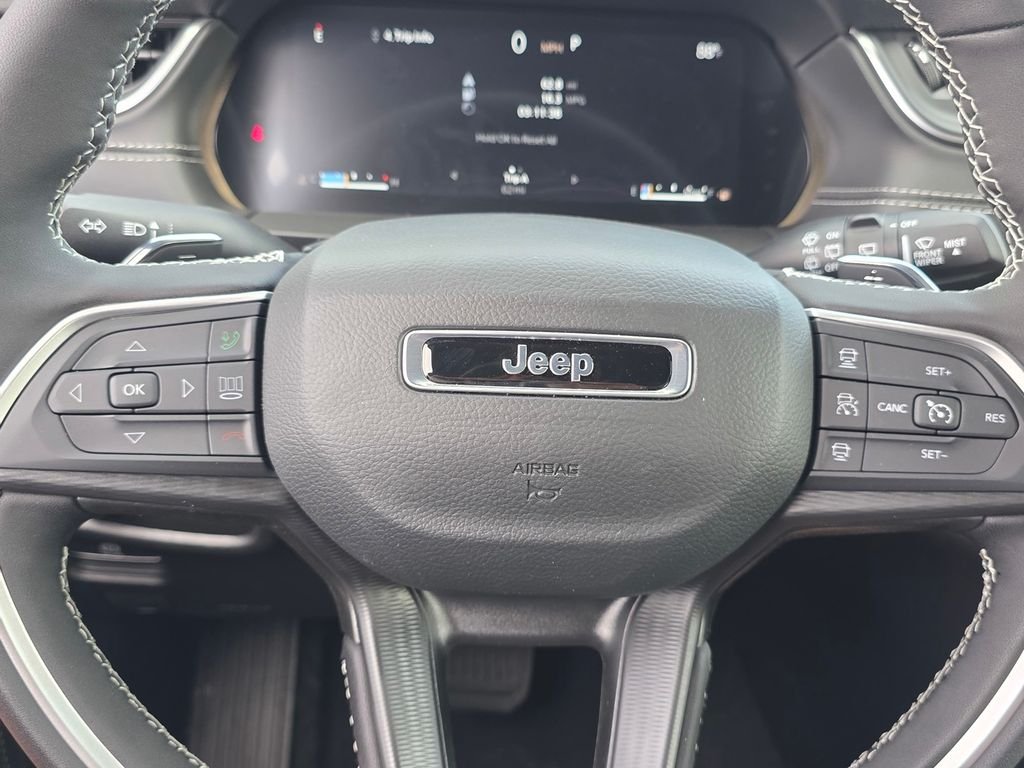 New 2026 Diamond Black Crystal Pearl-Coat Exterior Paint Jeep Laredo image 20