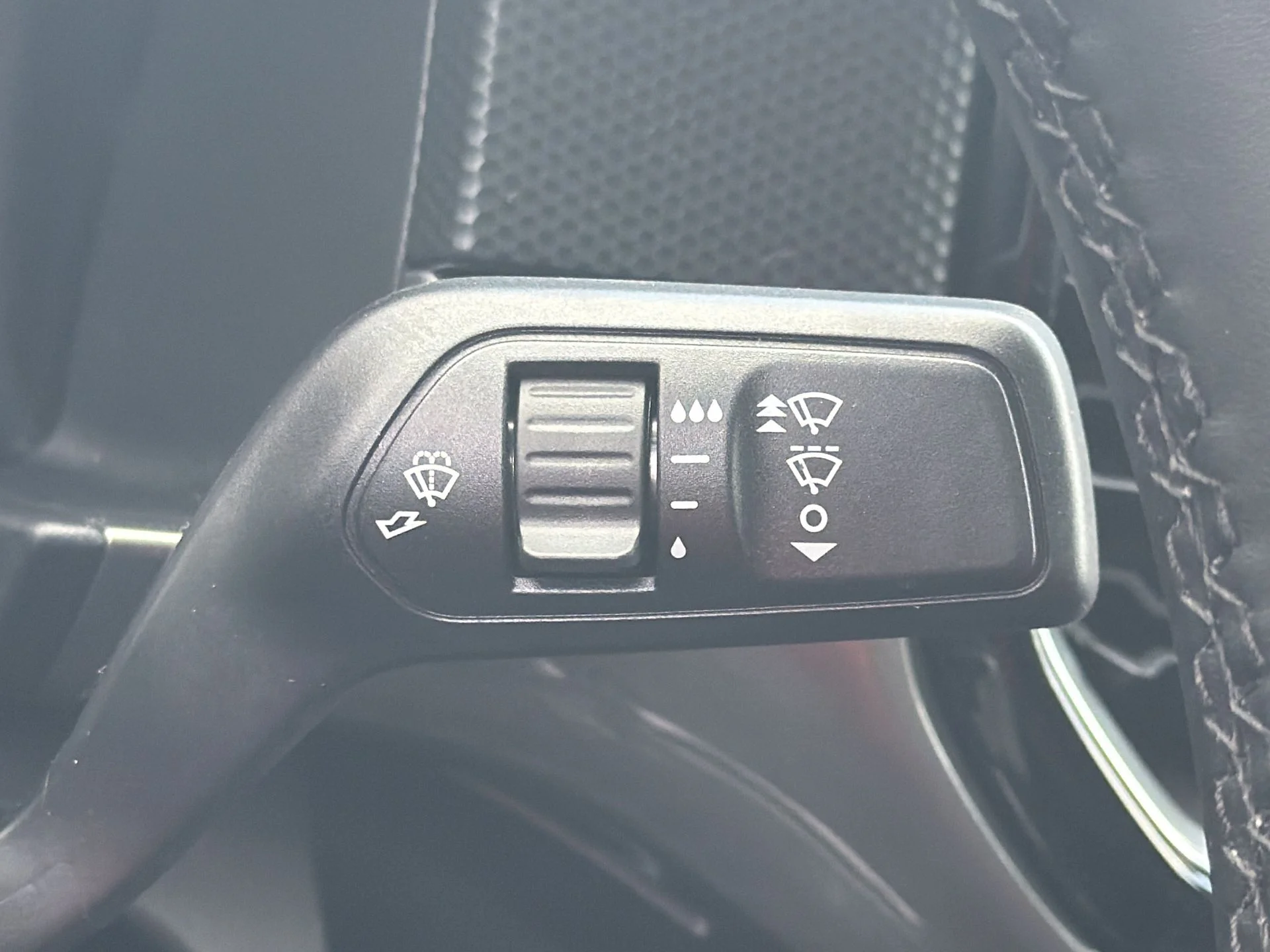 New 2026 Oxford White Ford XLT image 12