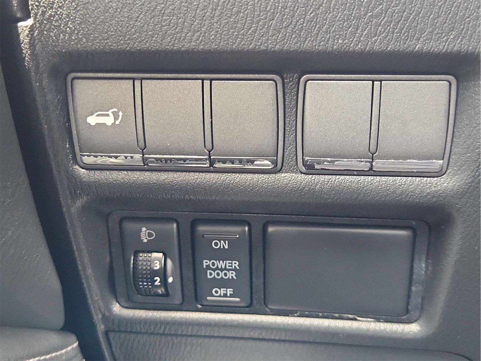 2015 INFINITI QX80 photo 17 of 34
