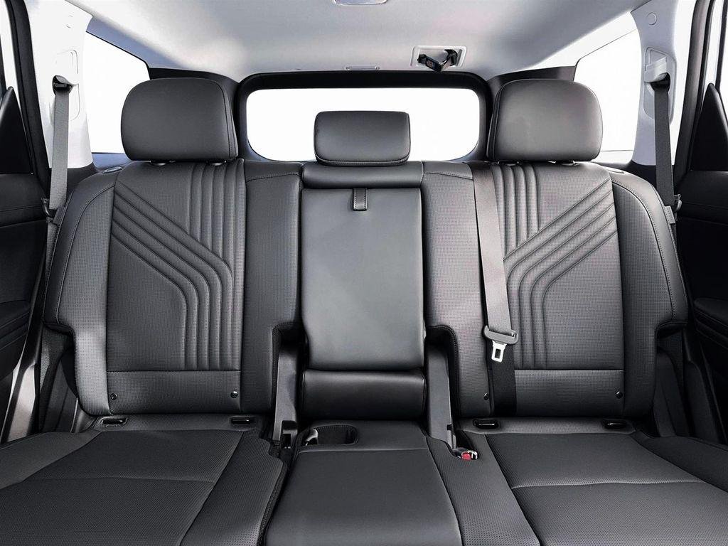 New 2026 Black Hyundai SEL Premium image 17