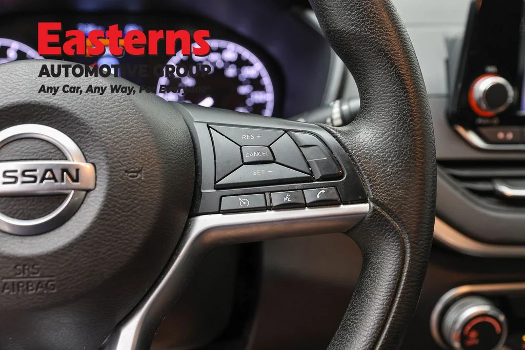 Used 2022 White Nissan 2.5 S image 15