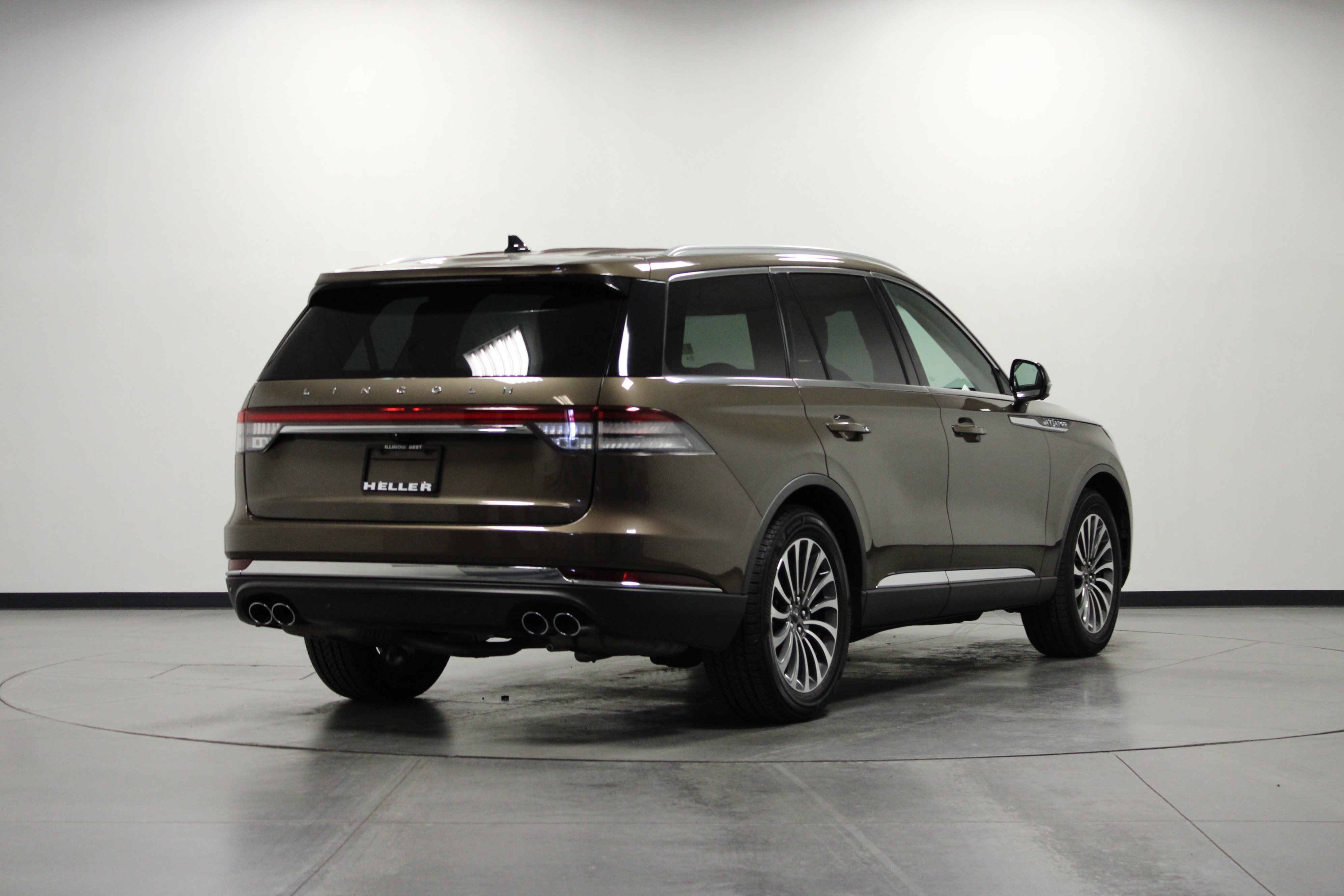 Used 2022 Bronze Smoke Metallic Clearcoat Lincoln Reserve image 4