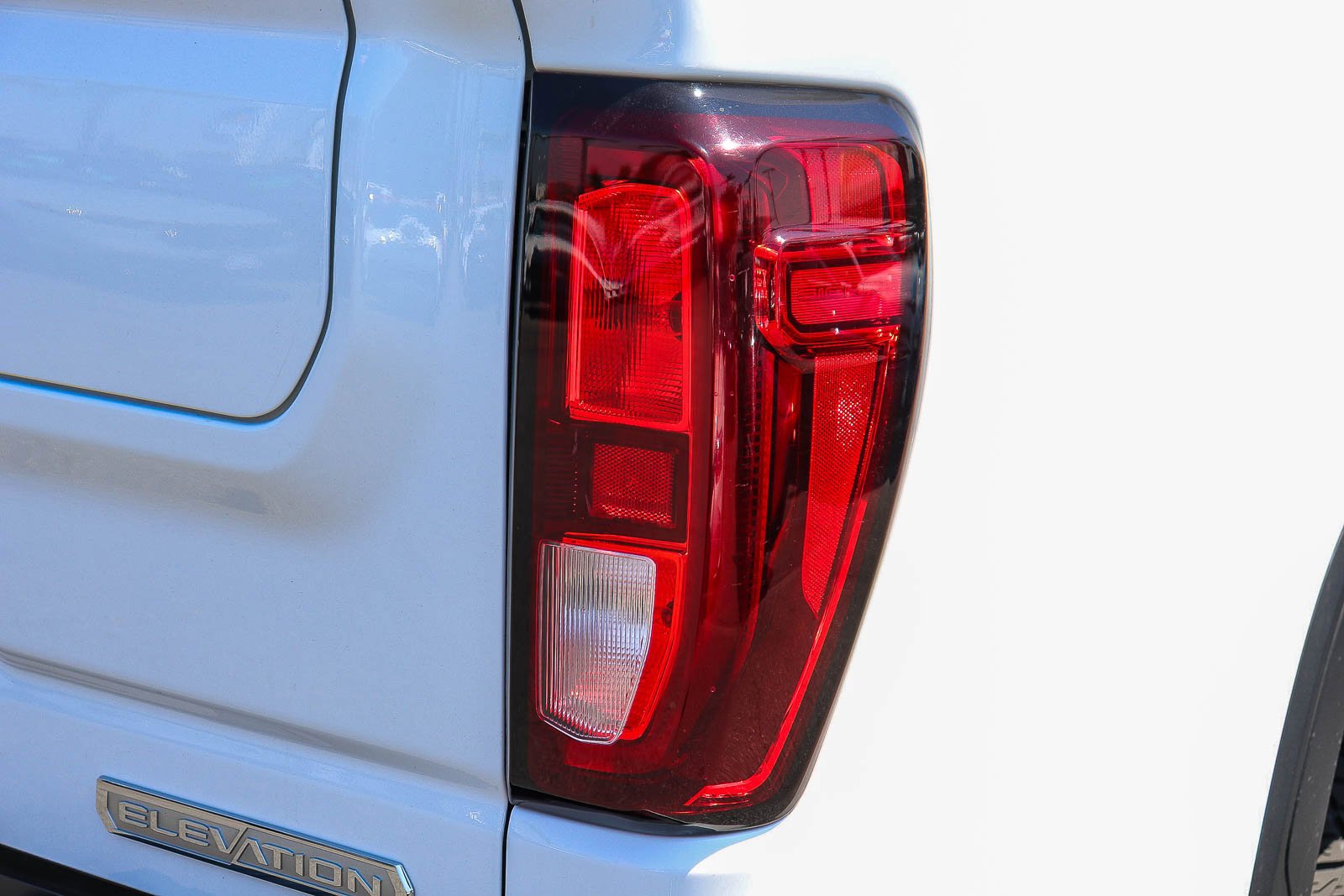 Used 2021 Summit White GMC Elevation image 9