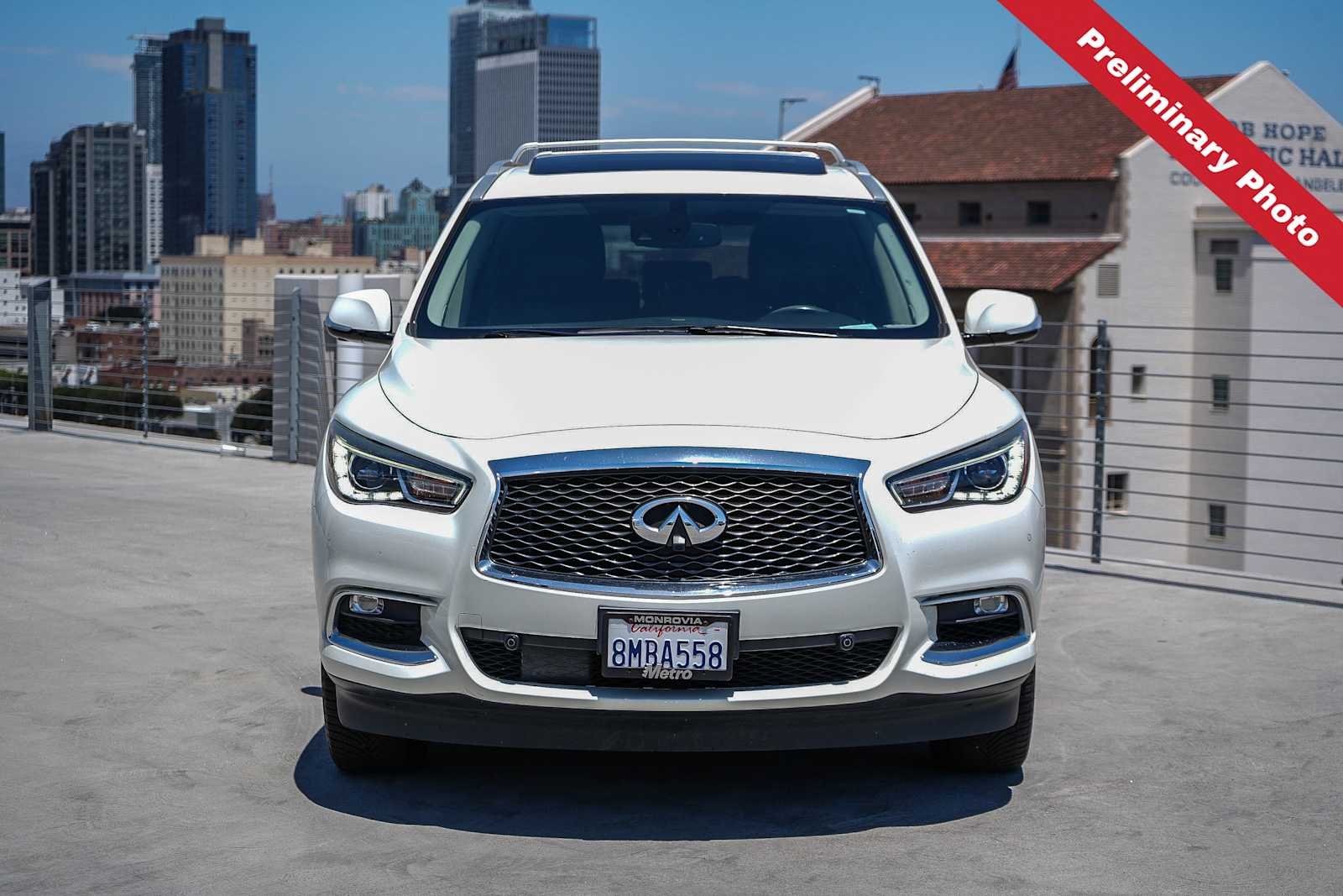 Used 2019 Majestic White INFINITI LUXE image 2