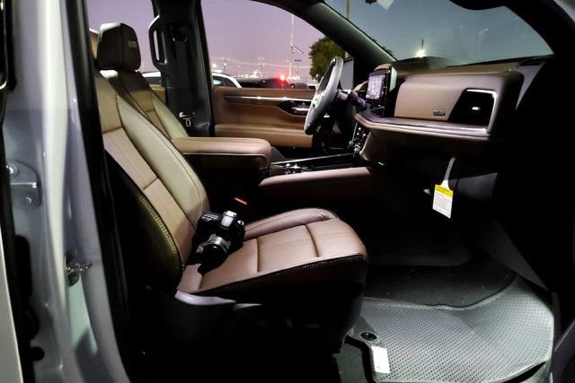 New 2026 Polar White Tricoat Chevrolet High Country image 14