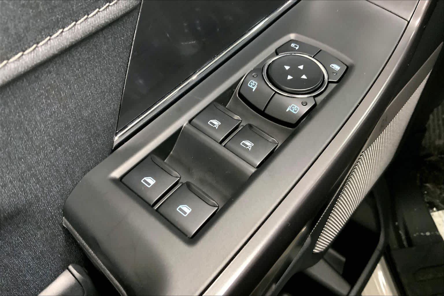 New 2026 Star White Metallic Tri-Coat Ford Lariat® image 17