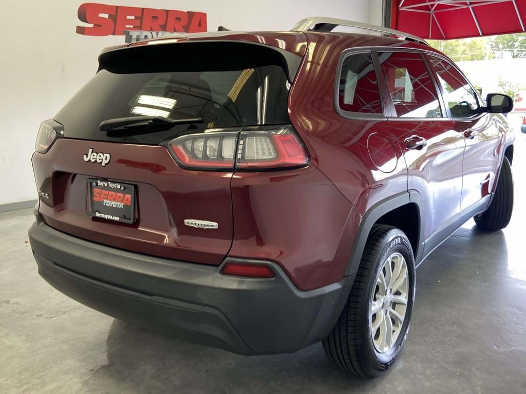 Used 2021 Red Jeep Latitude image 3