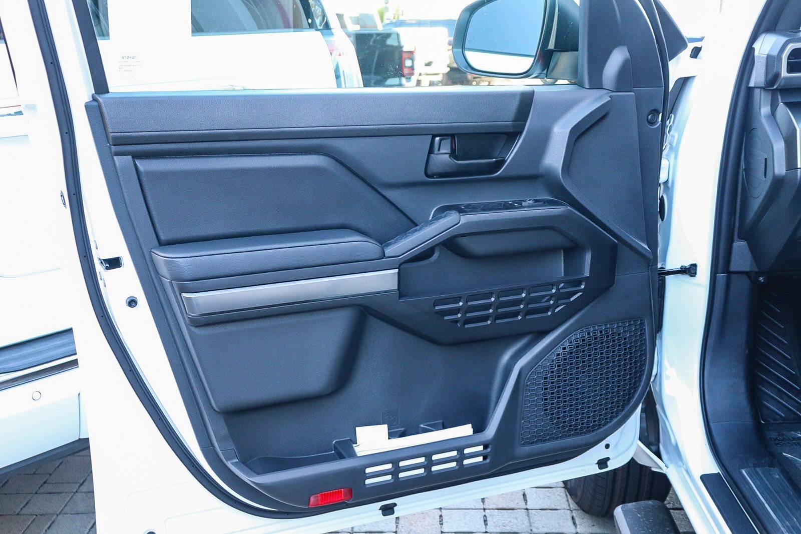 2025 Toyota Tacoma SR5 - Photo 22