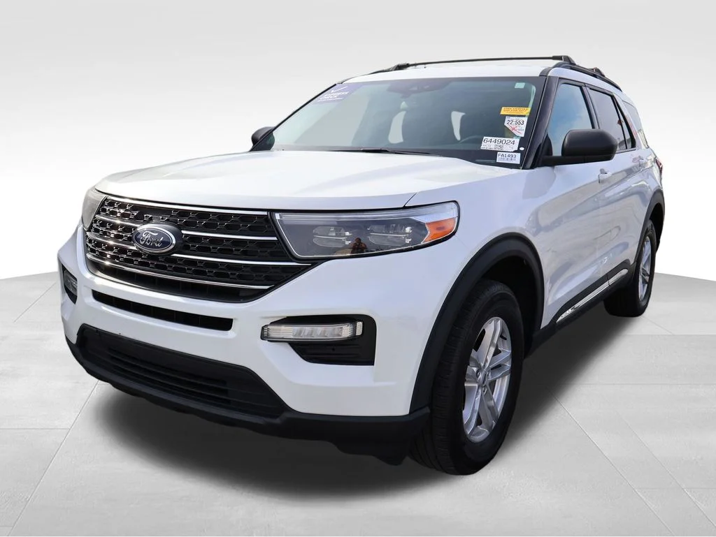 Used 2023 White Metallic Ford XLT image 2
