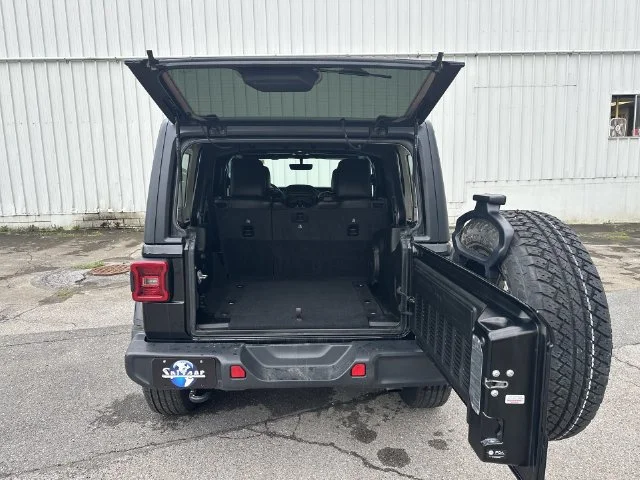 Used 2021 Black Jeep Unlimited Sahara image 29