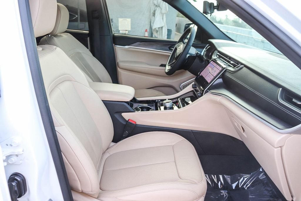 Used 2023 Bright White Clearcoat Jeep Limited image 20