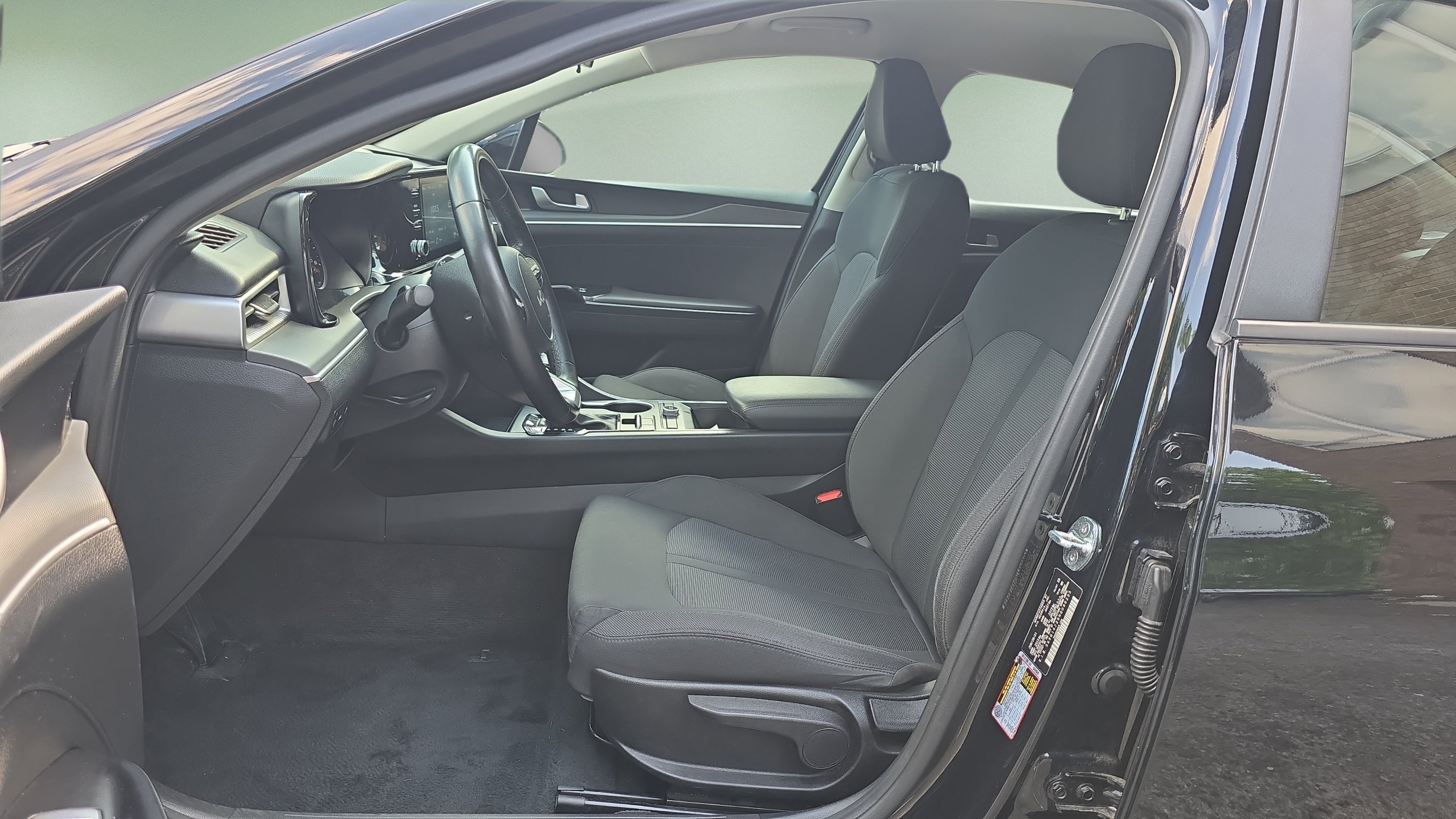 Used 2022 Black Kia LXS AWD image 9