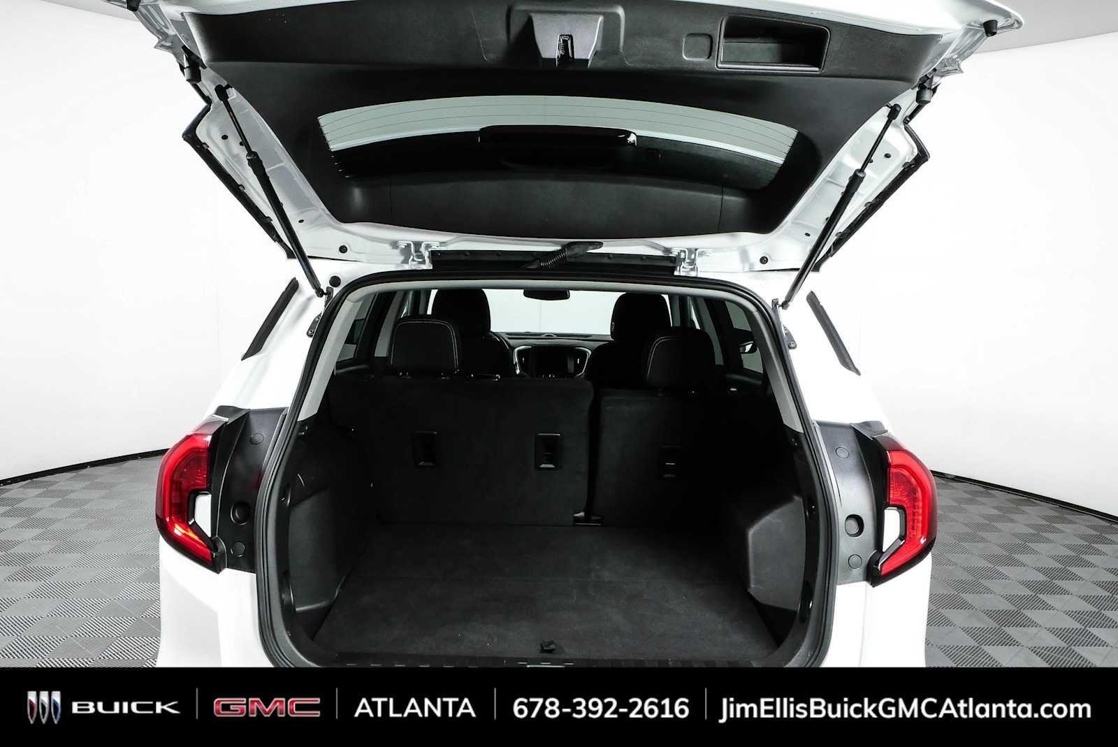 Used 2023 Summit White GMC SLE image 29