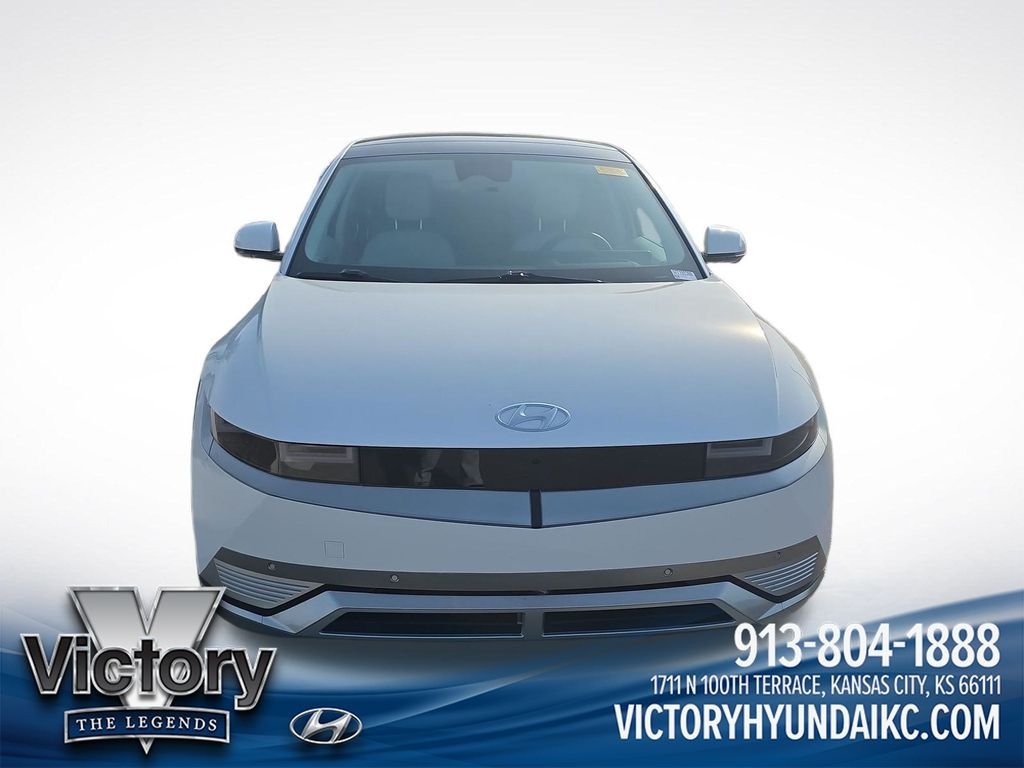 Used 2023 White Hyundai Limited image 8