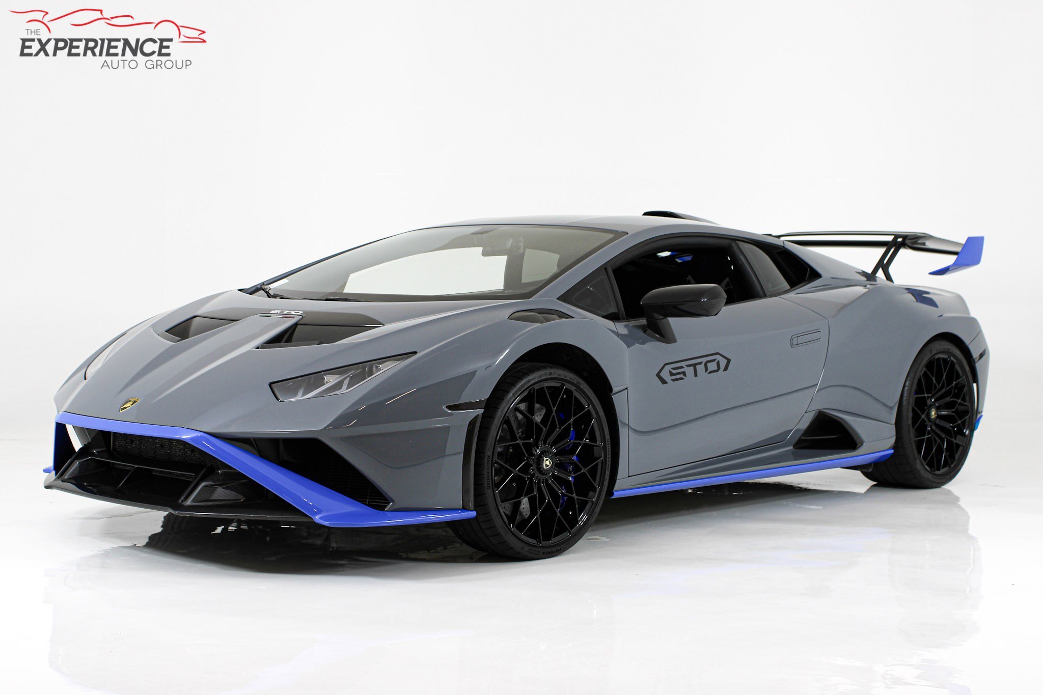 2023 Lamborghini Huracan STO Coupe's photo