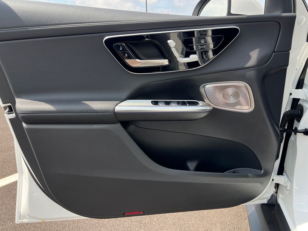 New 2026 Polar White Mercedes-Benz GLC 300 image 10