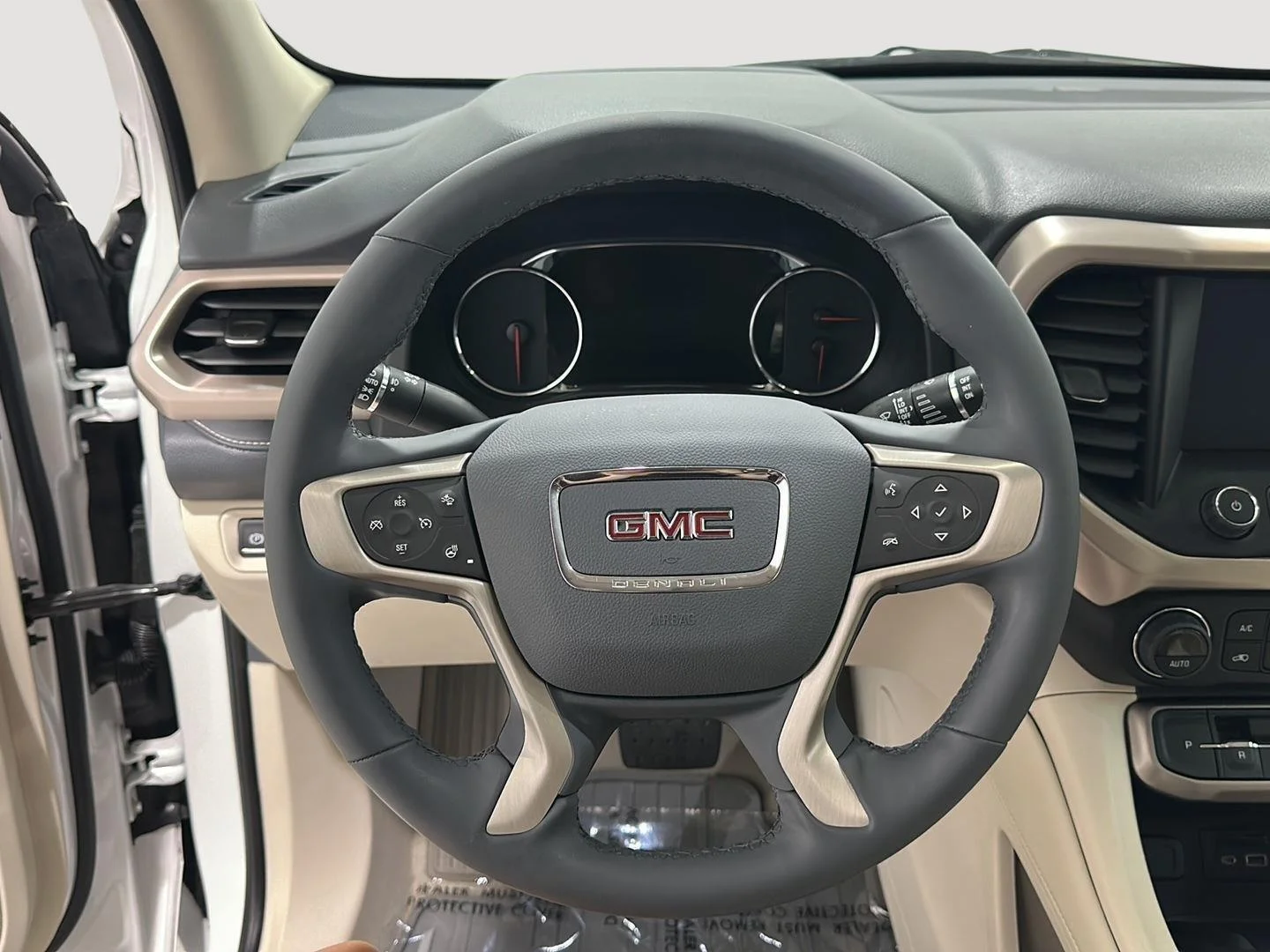 Used 2023 White Frost Tricoat GMC Denali image 7