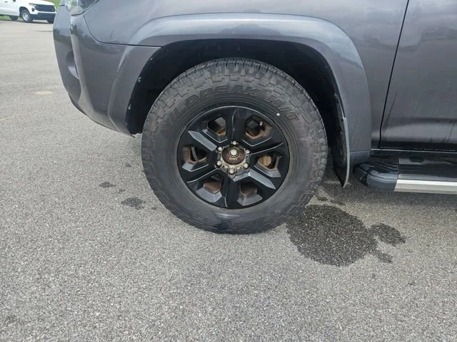 Used 2019 Gray Toyota SR5 image 27