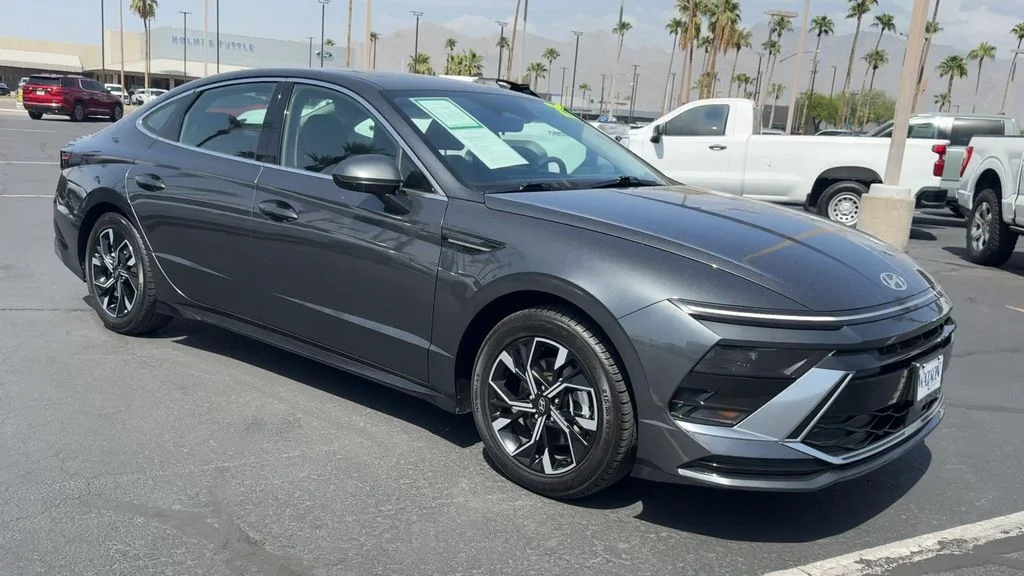 Used 2025 Gray Hyundai SEL image 3