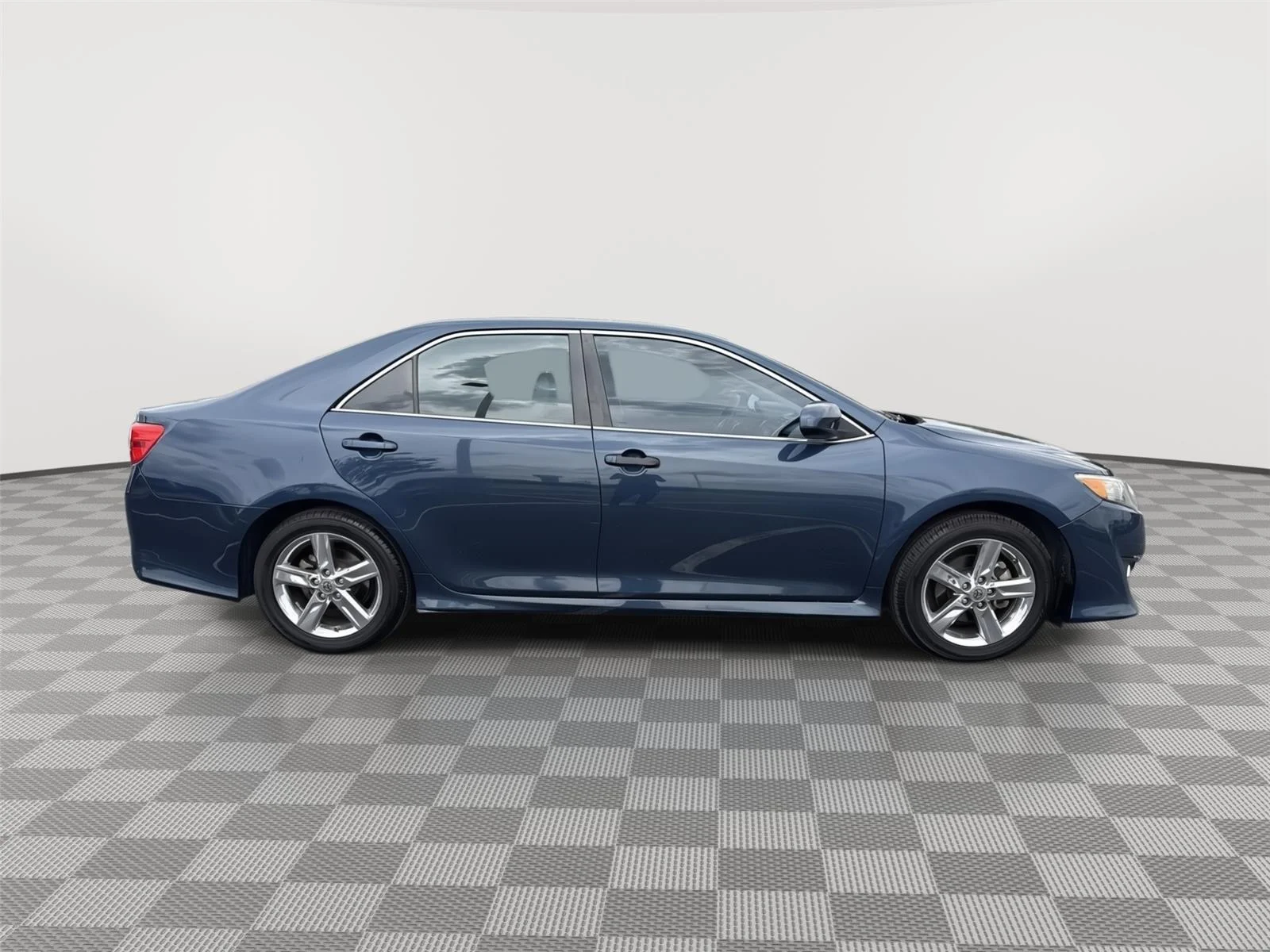 Used 2013 Magnetic Gray Metallic Toyota SE image 13