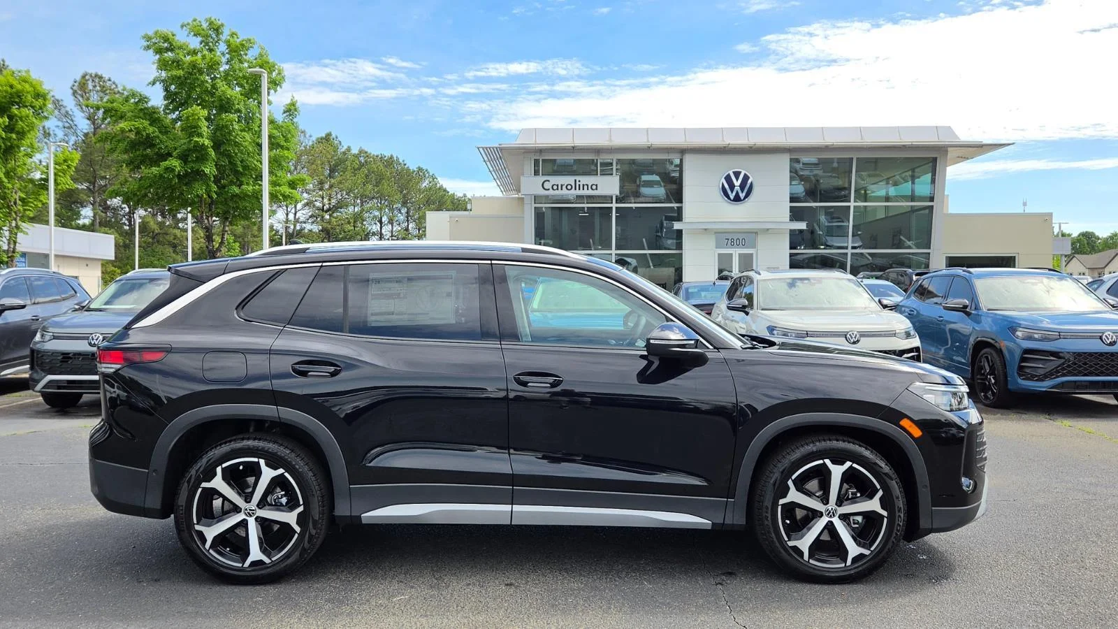 New 2026 Deep Black Pearl Volkswagen SE image 3