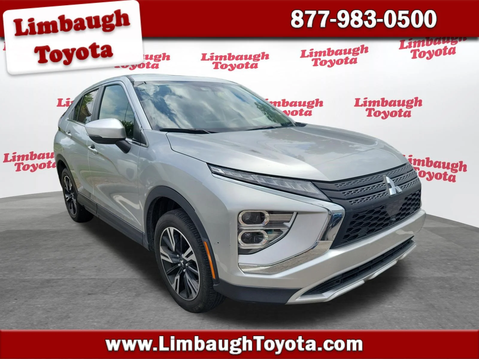 Used 2024 Silver Mitsubishi SE image 1