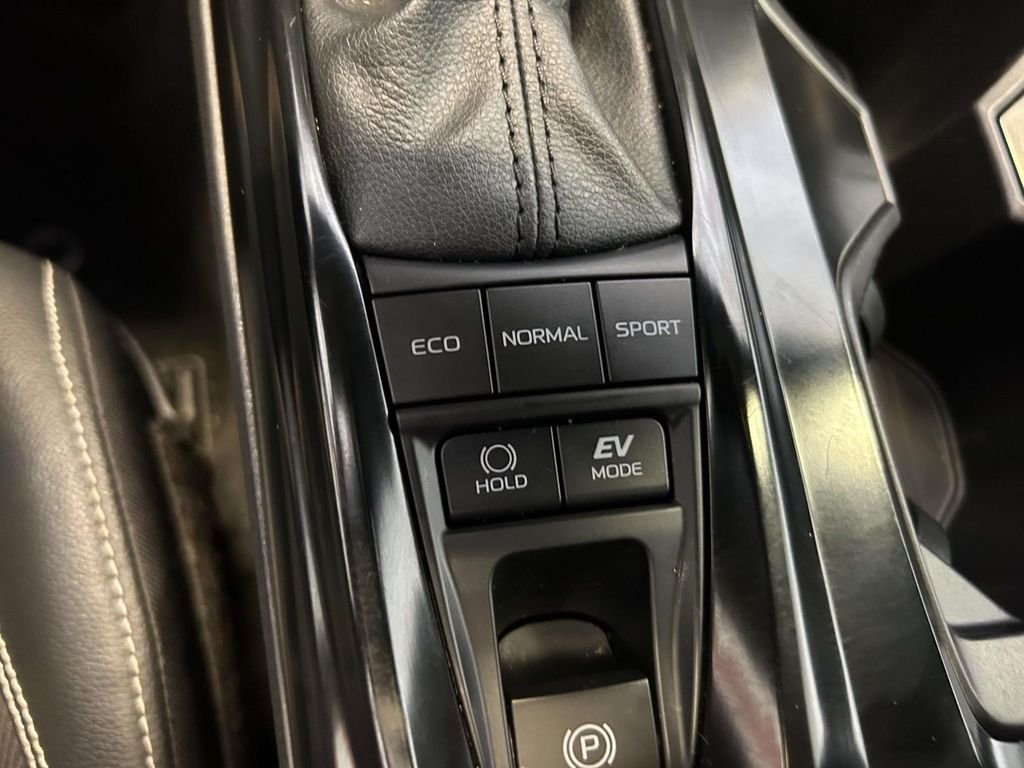 Certified Used 2025  Toyota SE image 22