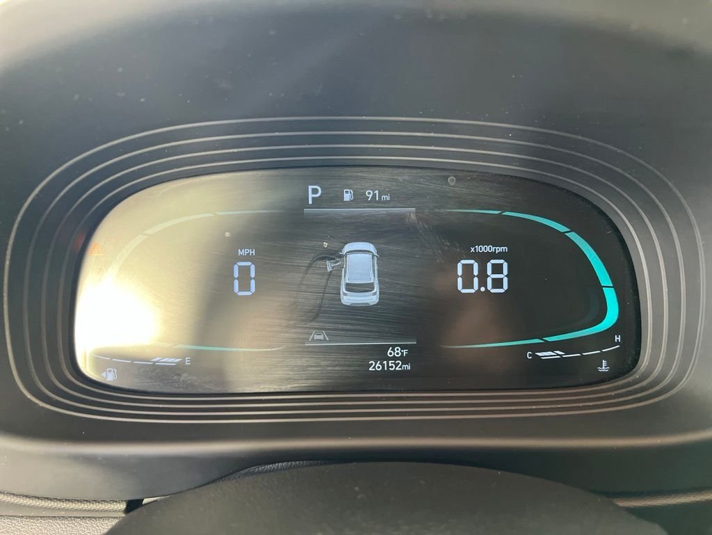 Used 2023 Green Hyundai SEL image 11